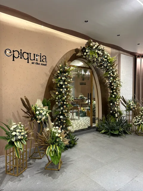 Epiquria - at The Roof