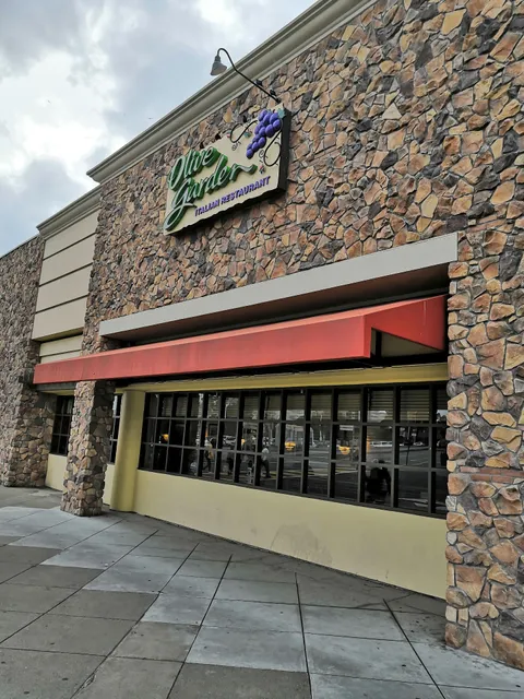 Yijian Holiday Hotel