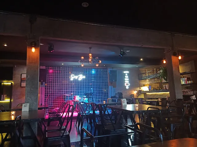 Swig Bar & Restaurant