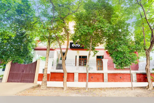 Hotel O The Royal Inn