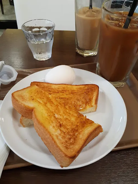 Holly’s Café - Life Tatsumi