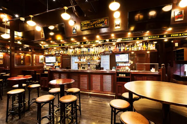 HUB Shinjuku West Exit Large Guard