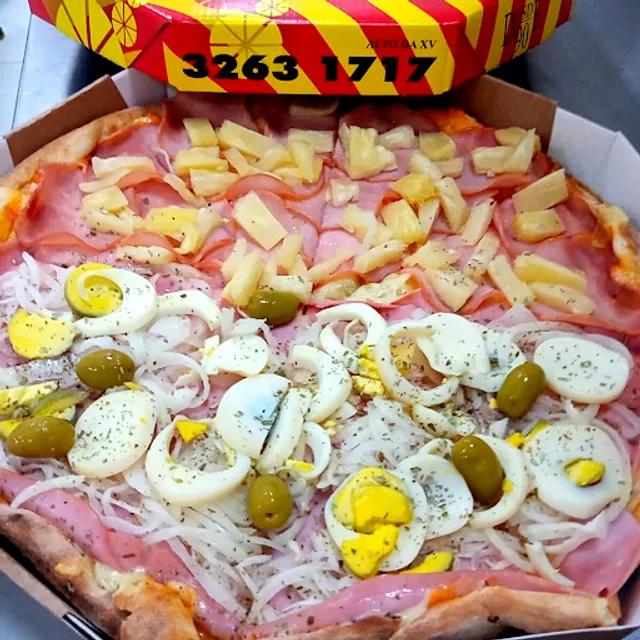 Rapidità Pizzaria - Unidade Ahú. Forno a lenha, massa artesanal, recheada, entrega com rapidez.