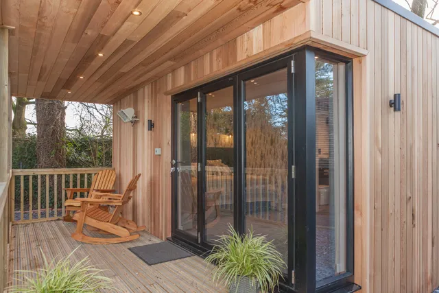 Thatched Eaves Bed & Breakfast