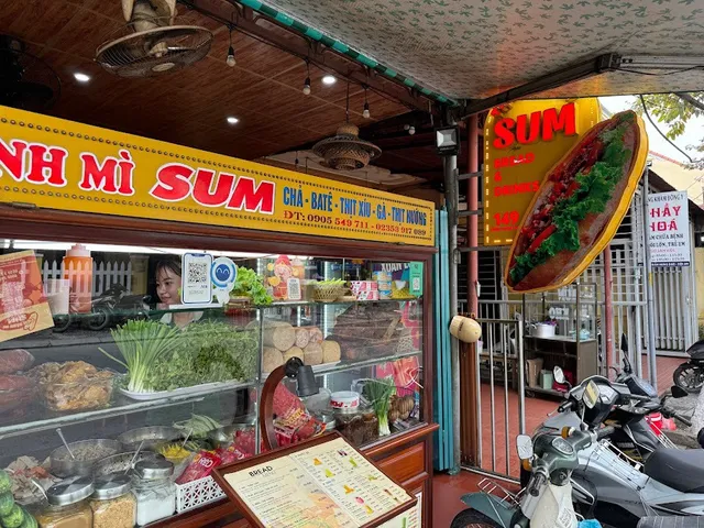 Bánh Mì Sum