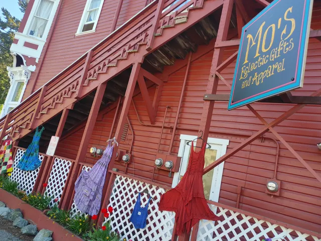 Mo's Eclectic Gifts and Apparel