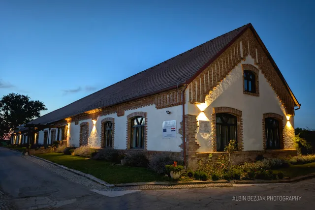 Hotel-ergela-farma Višnjica