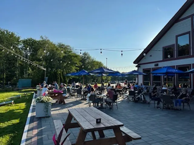 The Hill Bar & Grille