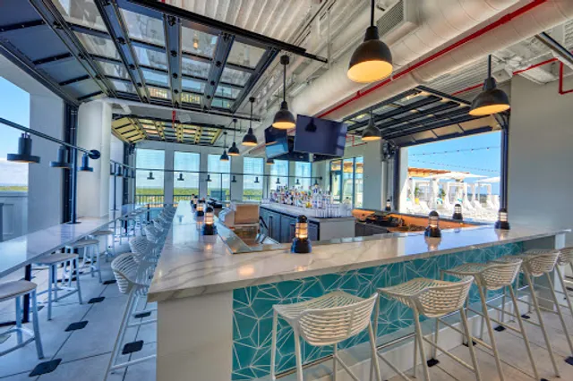 Ara Rooftop Pool & Lounge