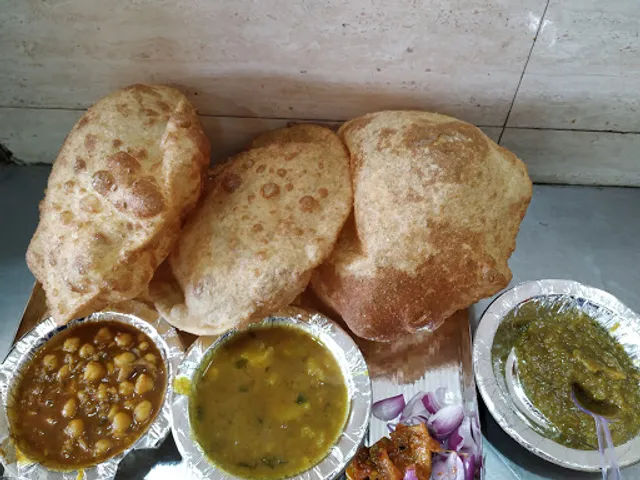 Pandit Ji ke chane Kulche (Green Park Wale)