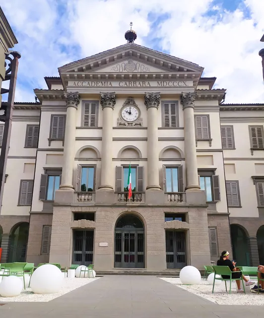 Appartamento arredato, Bergamo centro, vicino stazione e fermata bus, "L'ibiscus e il mare"