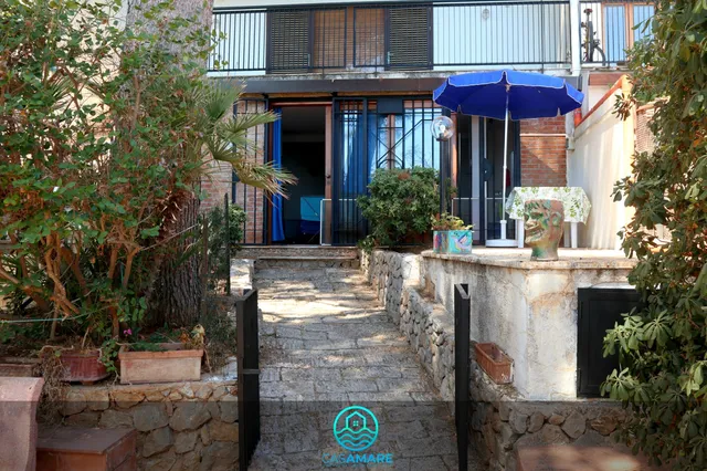 Casa Ammare nella riserva di Capo Gallo