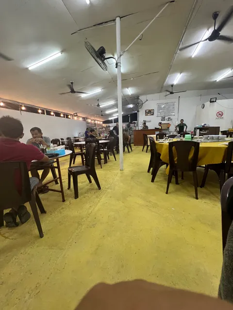 145 Warung Seafood Labuan