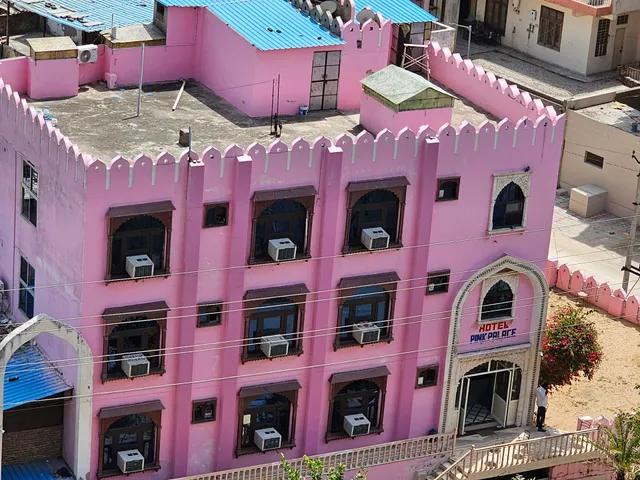 Hotel Pink Palace