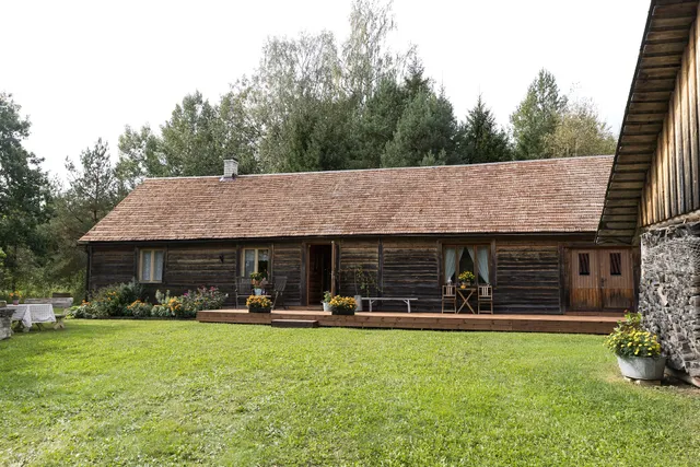 Nõmme Puhketalu-puhkemaja Peipsi järvest veidi metsa poole