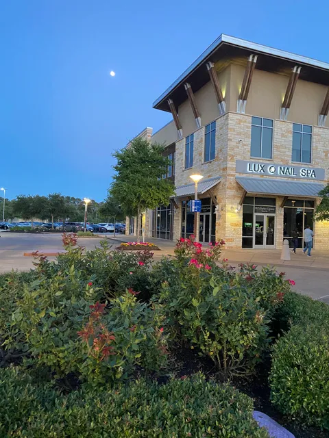 Lux Nail Spa