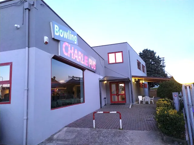 Bowling Charlie Pub