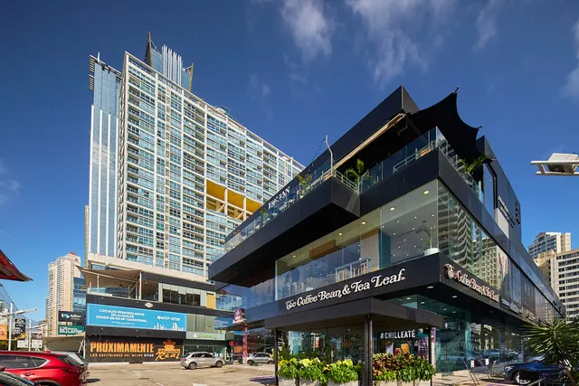 Balboa Boutiques - Strip Mall - Shopping Mall