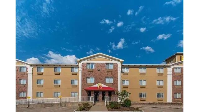 Super 8 by Wyndham Denton