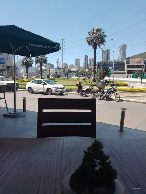 Starbucks Metropolitan Center