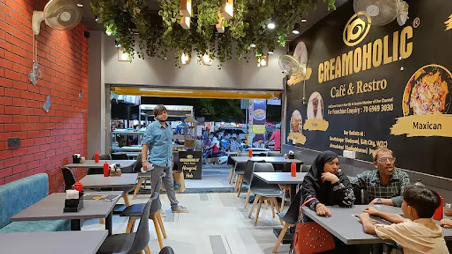Creamoholic café & restro