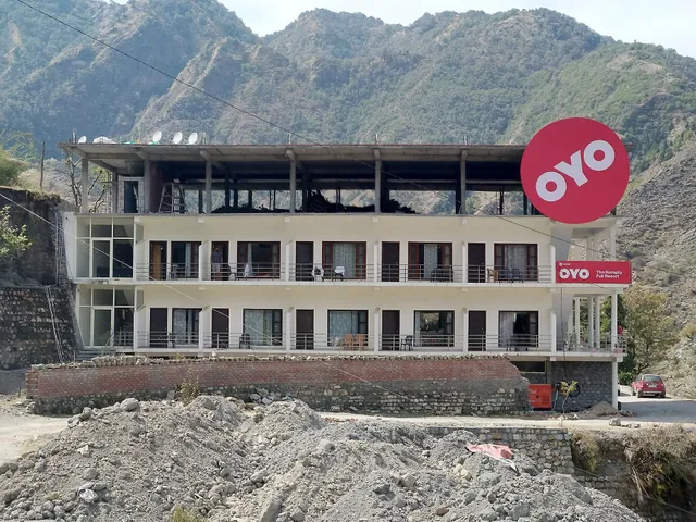 OYO 14158 The Kempty Fall Resort