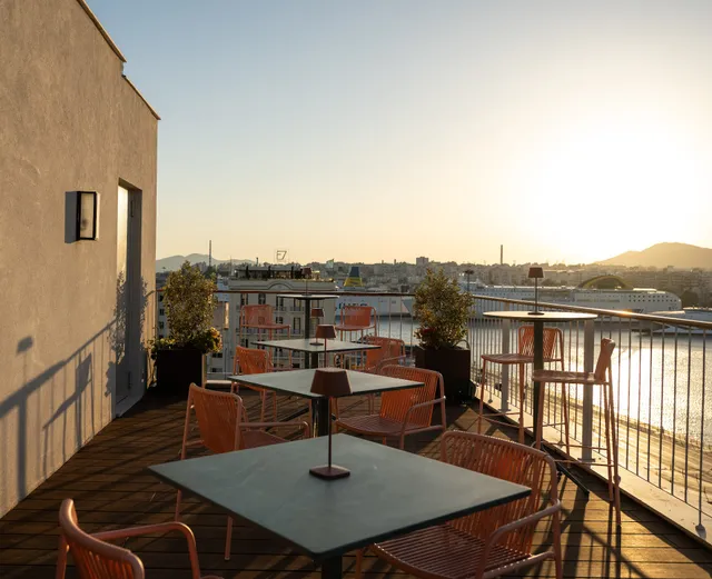 Mitsis N'U Piraeus Port