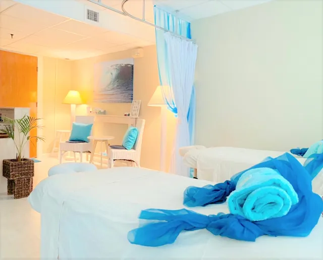 AlohaTherapy @ Waikiki Beach Walk