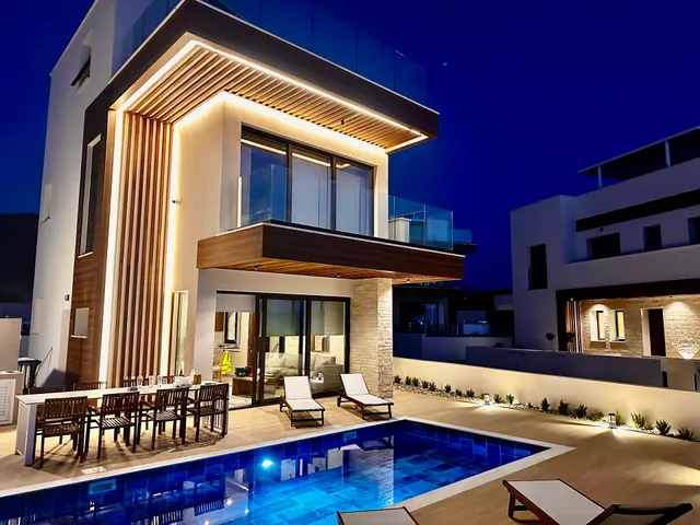 Santa Barbara Seafront Villas Argaka