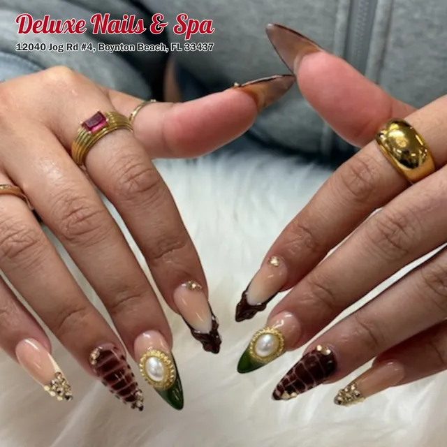 Deluxe Nails