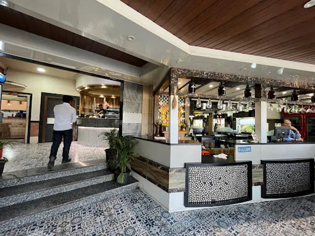 The Status - Kitchen & Bar