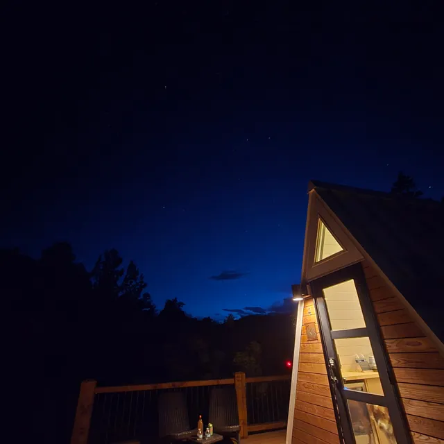 Cliffside Cabins and RV Park