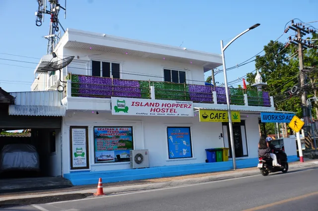 Island Hopperz Hostel, Full Moon & Islands Ferry Link