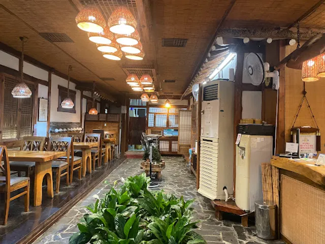 한식집 숟가락 젓가락