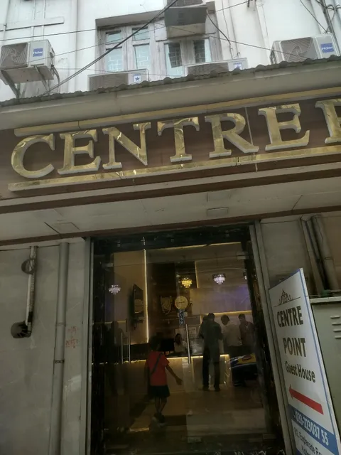 Super Townhouse Centre Point Inn Near Esplanade Metro Station