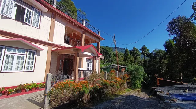 Meera Homestay, Takdah