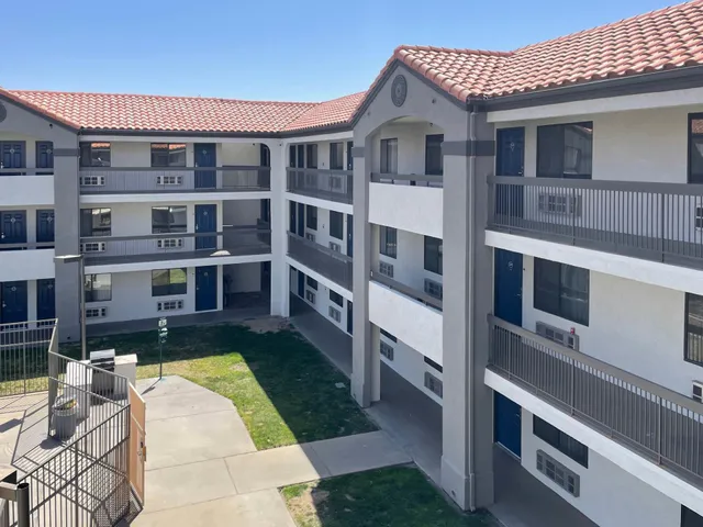 Motel 6 Barstow, CA – I15 And Lenwood Road