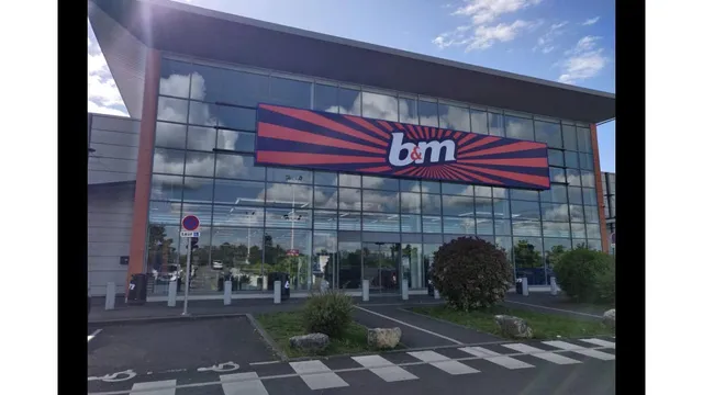 B&M