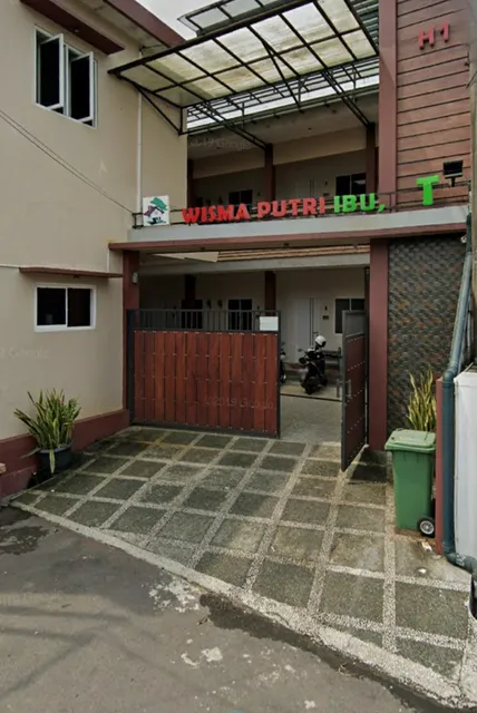 OYO 90703 Wisma Ibu T