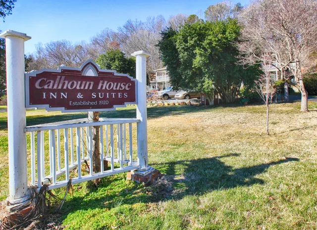 Calhoun House Inn & Suites