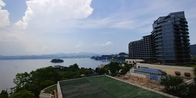 Greentown Island Lake Resort Hotel