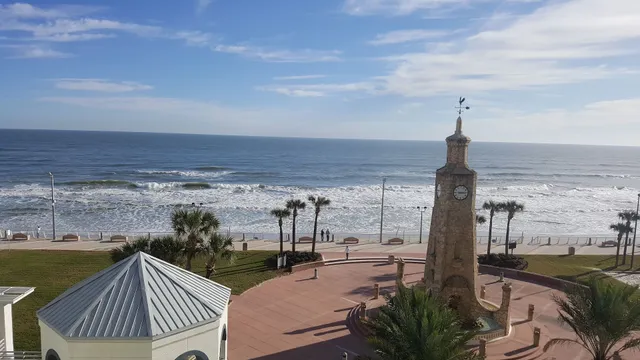 Hilton Daytona Beach / North Porte Cochere