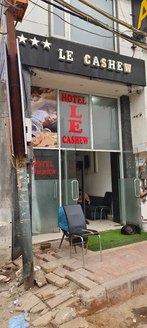 LE CASHEW