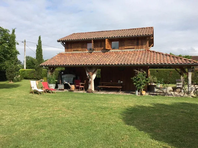 Caravan and dryer in the Lot Valley