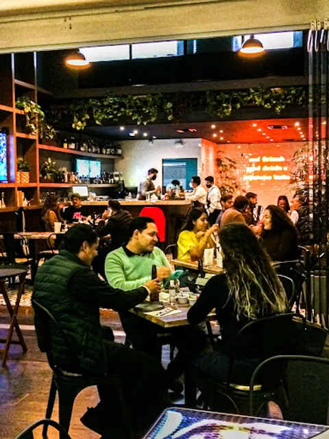 La Parada Cevicheria Wine & Bar