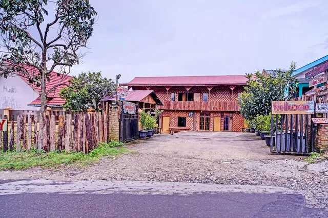 OYO 90209 DK Singarimbun Berastagi Homestay