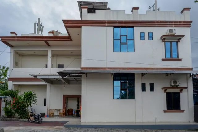 RedDoorz @ Hotel Bumi Palupy Palu