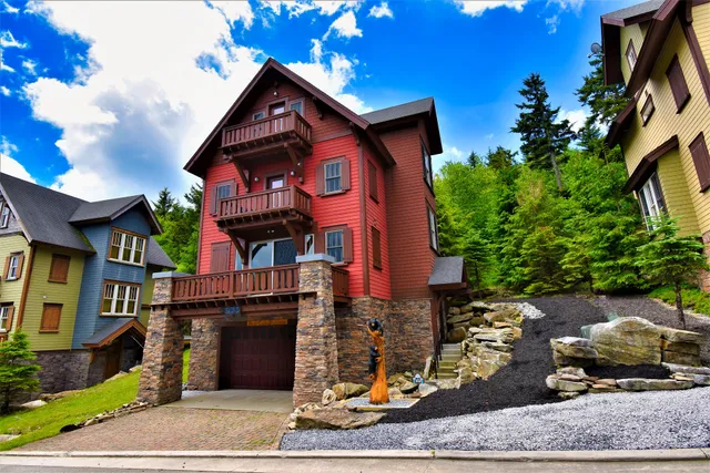 Bear Cub's Den - Luxury Rental in Snowshoe WV
