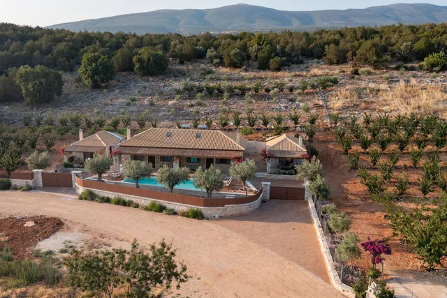 PLASIS country suites