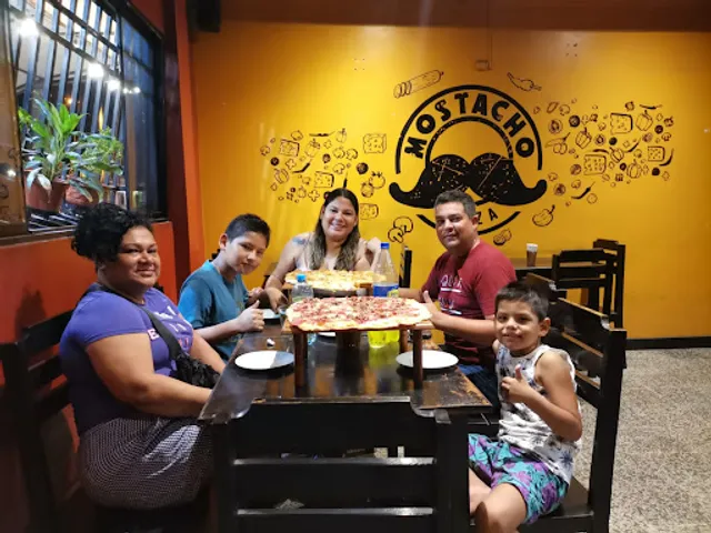 Mostacho Pizza